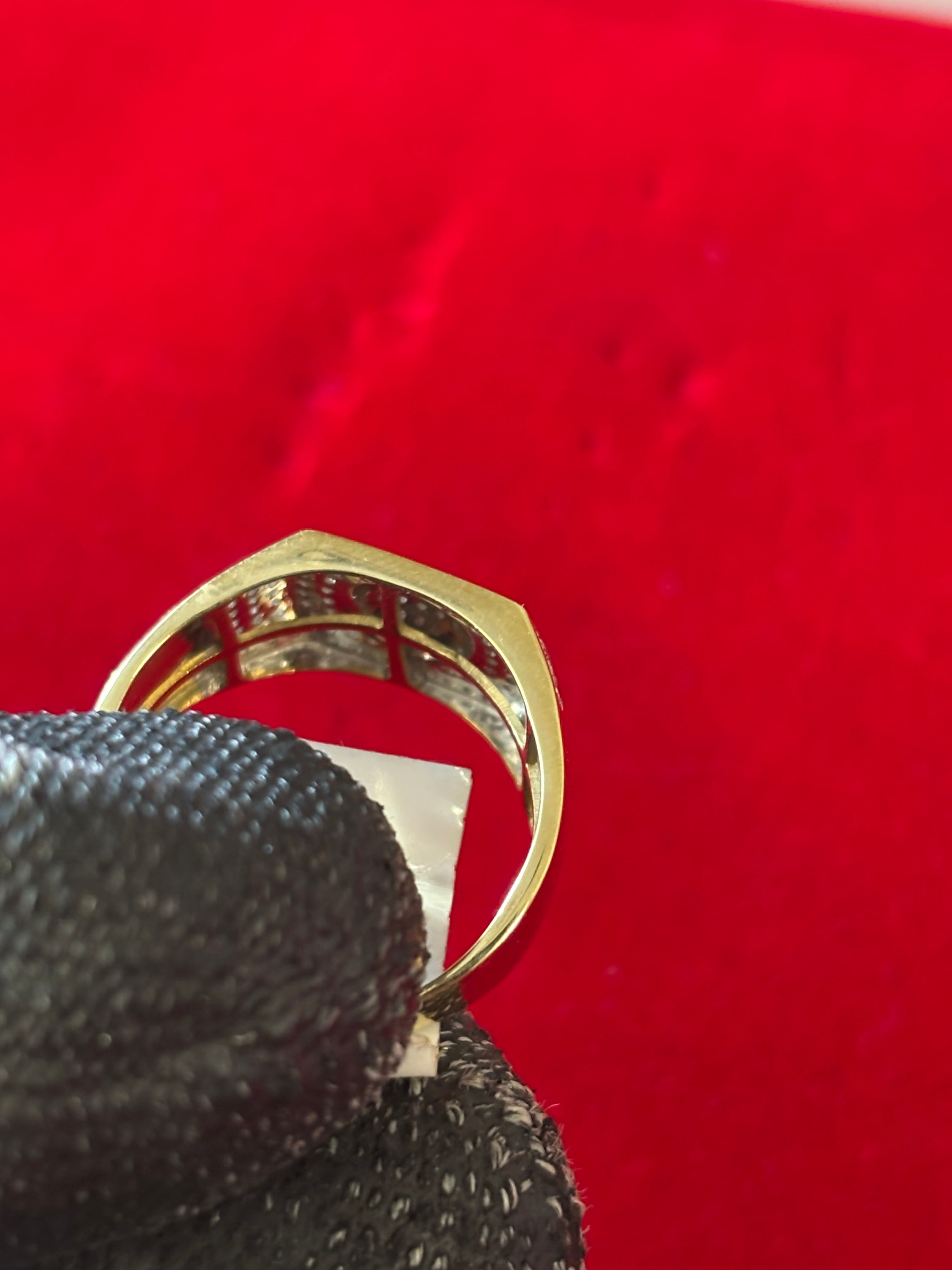 10KT Gold and Diamond Ring 0.36 CTW